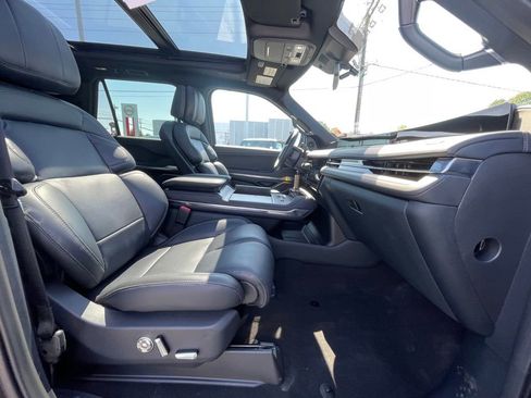 New 2025 Lincoln Navigator L Reserve image 24