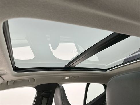 Certified 2024 Volvo XC40 B5 Plus w/ Protection Package Premier image 22