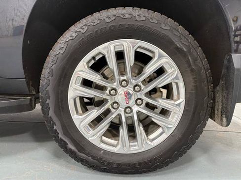 Used 2024 GMC Yukon XL SLT w/ Max Trailering Package AWD/4WD image 11