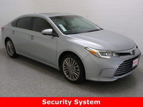 Used 2018 Toyota Avalon Limited image 4