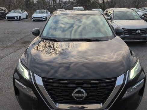 Used 2023 Nissan Rogue SV image 1