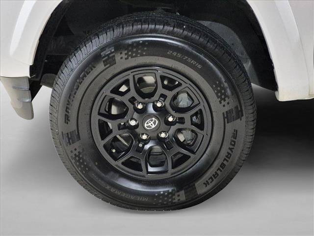Certified 2022 Toyota Tacoma SR5 AWD/4WD image 9