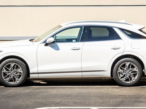 Used 2025 Genesis GV70 2.5T AWD/4WD image 4