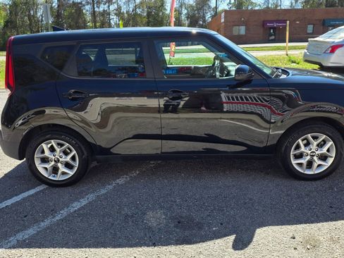 Used 2021 Kia Soul S FWD image 4