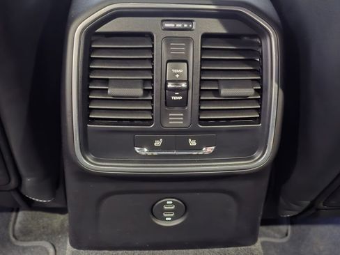 Certified 2024 Porsche Macan AWD/4WD image 19