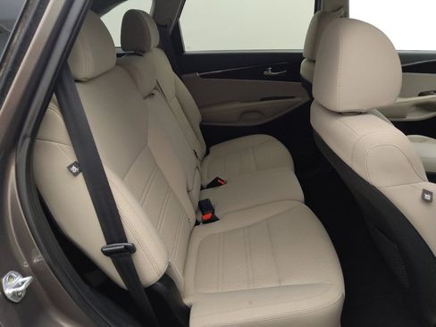 Used 2019 Kia Sorento FWD w/ LX Convenience Package image 19