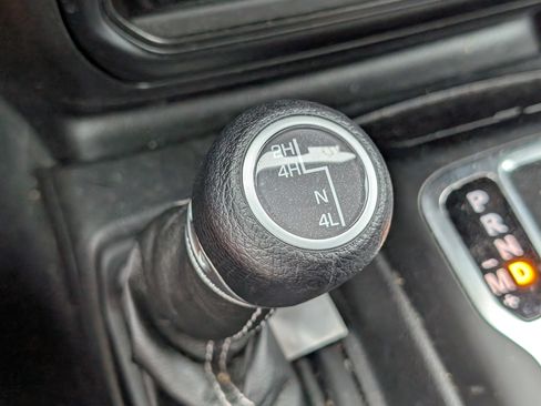Used 2022 Jeep Wrangler Unlimited Sahara w/ LED Lighting Group AWD/4WD image 13