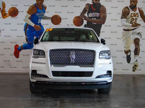 Used 2024 Lincoln Navigator Reserve AWD/4WD image 21