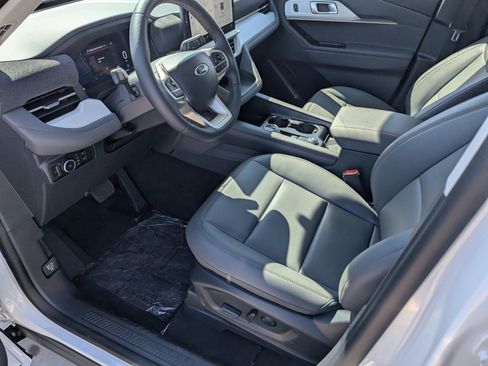 New 2026 Ford Explorer Active w/ Active Comfort Package RWD image 9