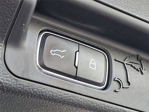 Used 2023 Ford Explorer Limited image 31