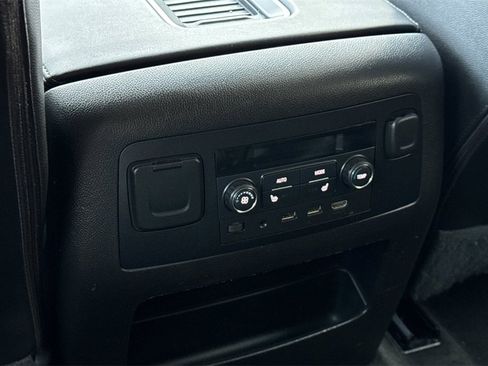 Used 2017 GMC Yukon SLT w/ Open Road Package image 16