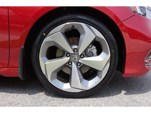 Used 2018 Honda Accord Touring image 9