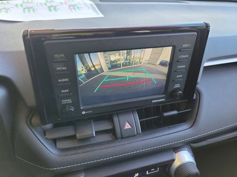 Used 2021 Toyota RAV4 LE image 9