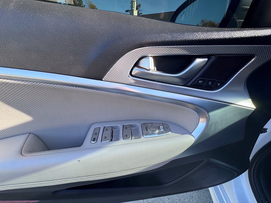 Used 2023 Genesis G70 3.3T RWD image 14