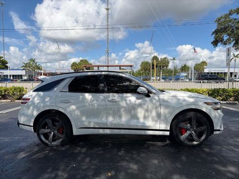 Used 2022 Genesis GV70 3.5T Sport w/ Sport Prestige Package AWD/4WD image 11