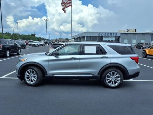 Certified 2024 Ford Explorer XLT w/ Equipment Group 202A AWD/4WD image 2