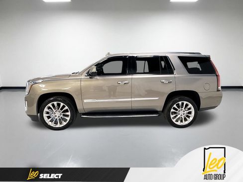 Used 2017 Cadillac Escalade Luxury AWD/4WD image 11