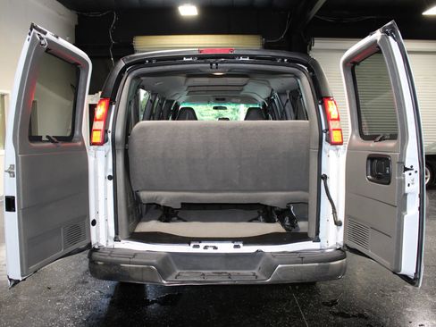 Used 2005 Chevrolet Express 3500 Extended Passenger w/ LS Preferred Equipment Group RWD image 32