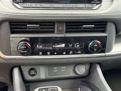 Used 2025 Nissan Rogue SV AWD/4WD image 22