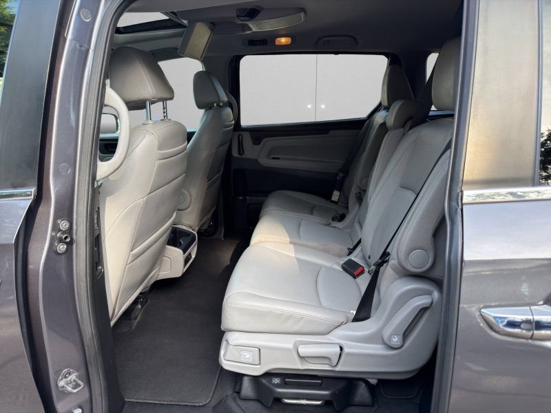 Used 2020 Honda Odyssey EX-L w/ RES & Navigation image 10