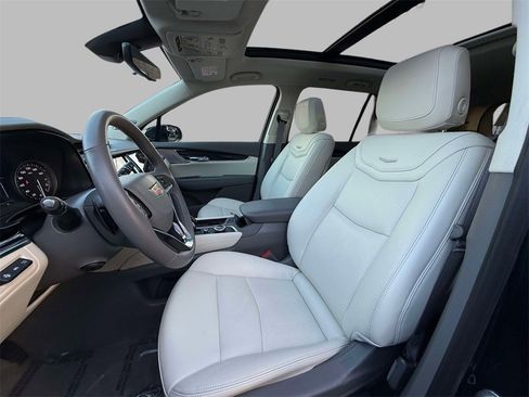 Used 2024 Cadillac XT6 Premium Luxury w/ Technology Package image 2