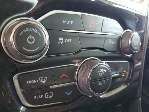 Certified 2023 Chrysler 300 Touring L w/ Comfort Group RWD image 29