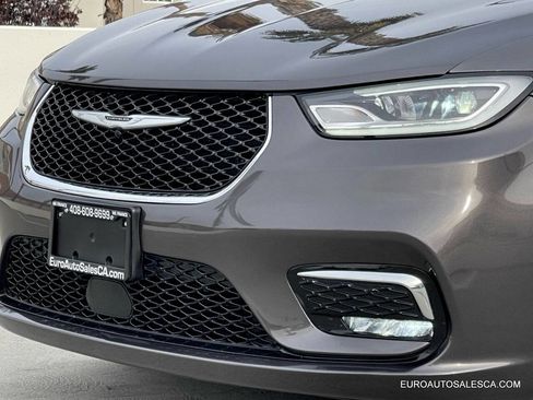 Used 2021 Chrysler Pacifica Touring-L image 12