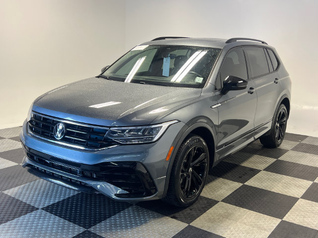 Used 2024 Volkswagen Tiguan SE R-Line FWD image 3
