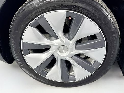 Used 2023 Tesla Model Y Long Range image 40