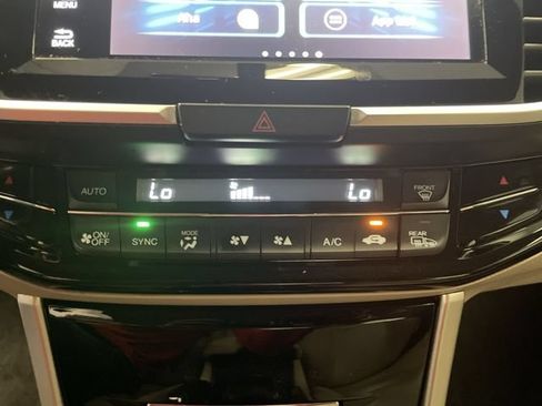 Used 2017 Honda Accord EX-L image 18