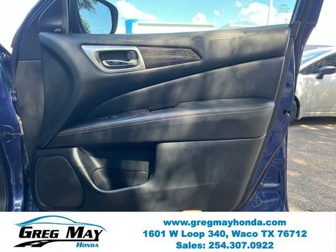 Used 2019 Nissan Pathfinder SL FWD image 11
