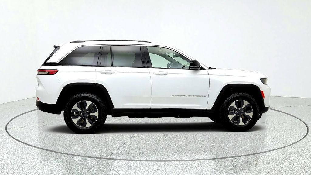 Used 2022 Jeep Grand Cherokee Limited 4xe w/ Luxury Tech Group II AWD/4WD image 4
