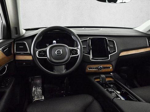 Used 2025 Volvo XC90 B6 Plus w/ Protection Package Premier AWD/4WD image 19