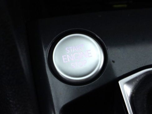 Used 2022 Volkswagen Tiguan SE image 28