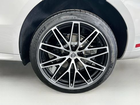 Used 2026 Porsche Macan AWD/4WD image 32