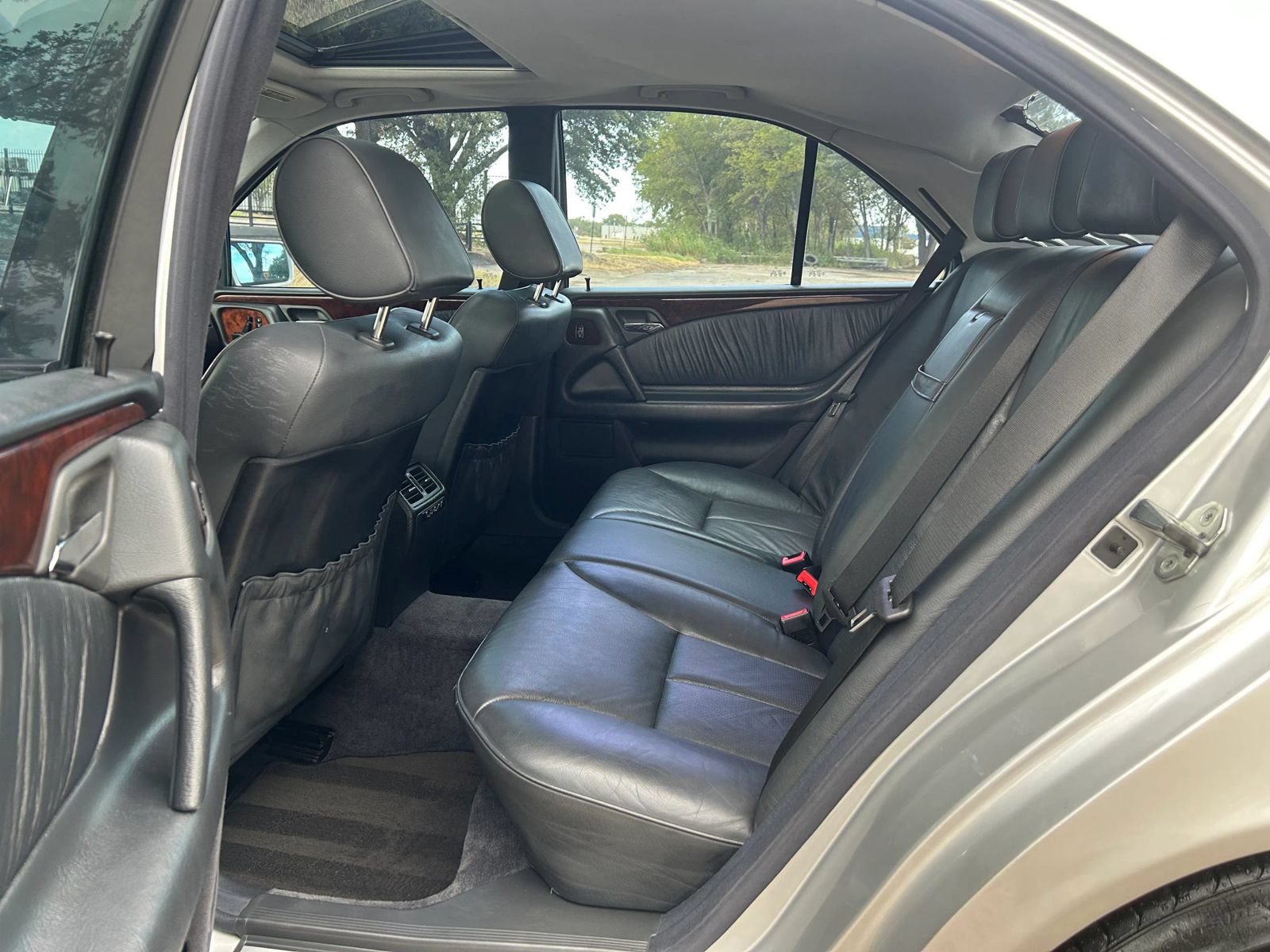 Used 1999 Mercedes-Benz E 430 Sedan image 26