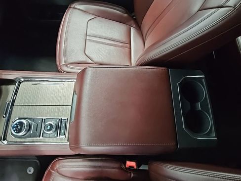 Used 2024 Ford Expedition Limited image 23