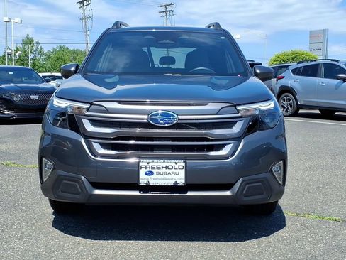 Used 2025 Subaru Forester Premium AWD/4WD image 2