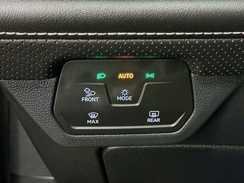 Used 2024 Volkswagen Atlas SE image 17