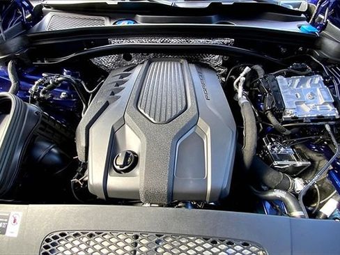 Used 2026 Porsche Macan AWD/4WD image 39