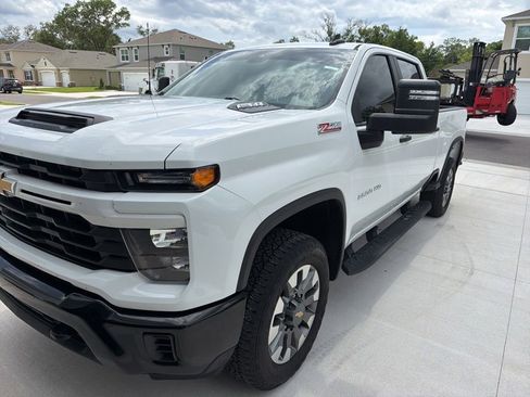 Used 2024 Chevrolet Silverado 2500 Custom w/ Custom Convenience Package AWD/4WD image 3