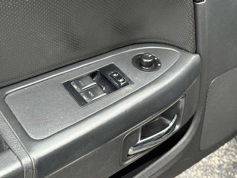 Used 2010 Dodge Challenger SE image 12