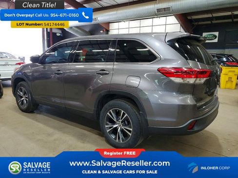 Used 2019 Toyota Highlander LE AWD/4WD image 3