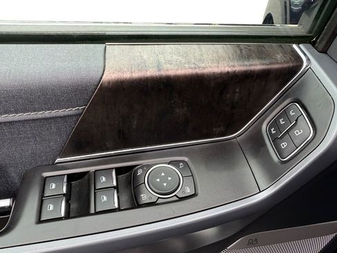 Used 2022 Ford F150 Lariat image 11