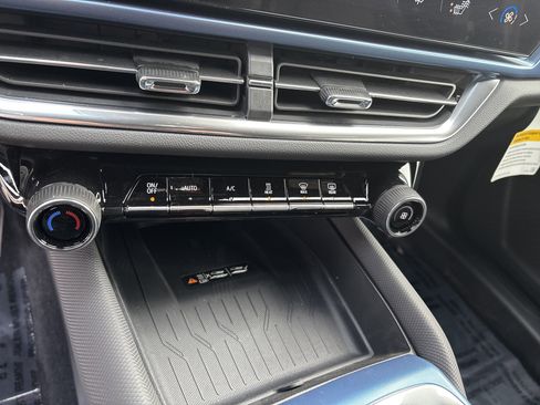 New 2026 Chevrolet Equinox EV LT FWD image 23