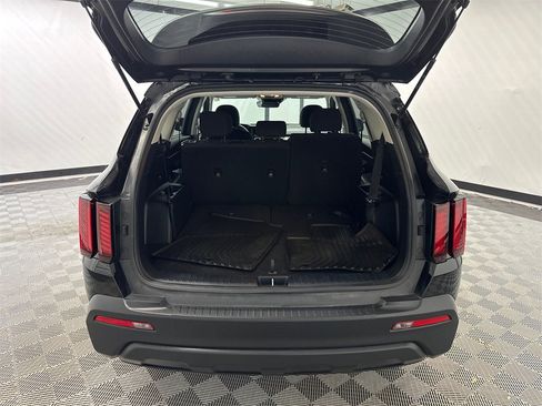 Used 2023 Kia Sorento LX image 18