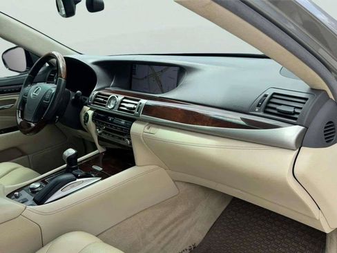Used 2016 Lexus LS 460 w/ Comfort Package RWD image 56