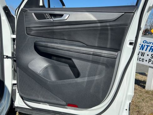 Used 2024 Volkswagen Atlas Cross Sport SE image 10