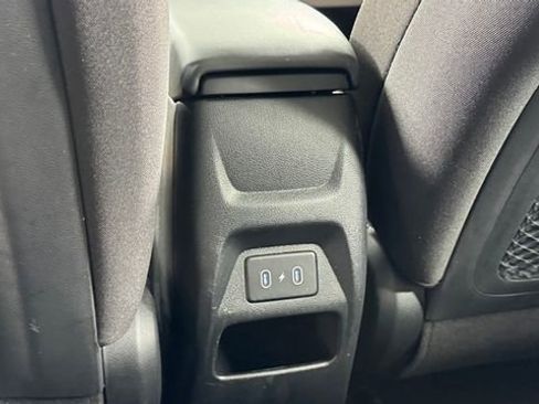 Used 2025 Hyundai Venue SEL FWD image 36