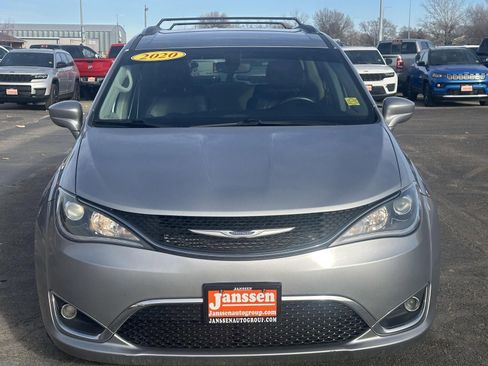 Used 2020 Chrysler Pacifica Touring-L image 7